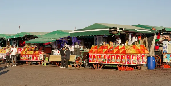 Les étals de la place Jemaa el-Fna à Marrakech